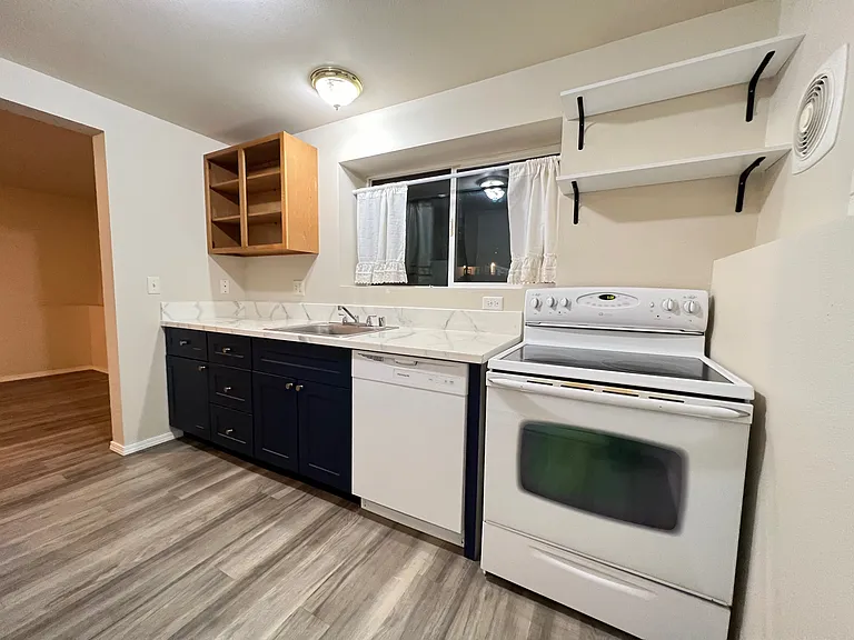 601 S Hatch St #B — Photo 1