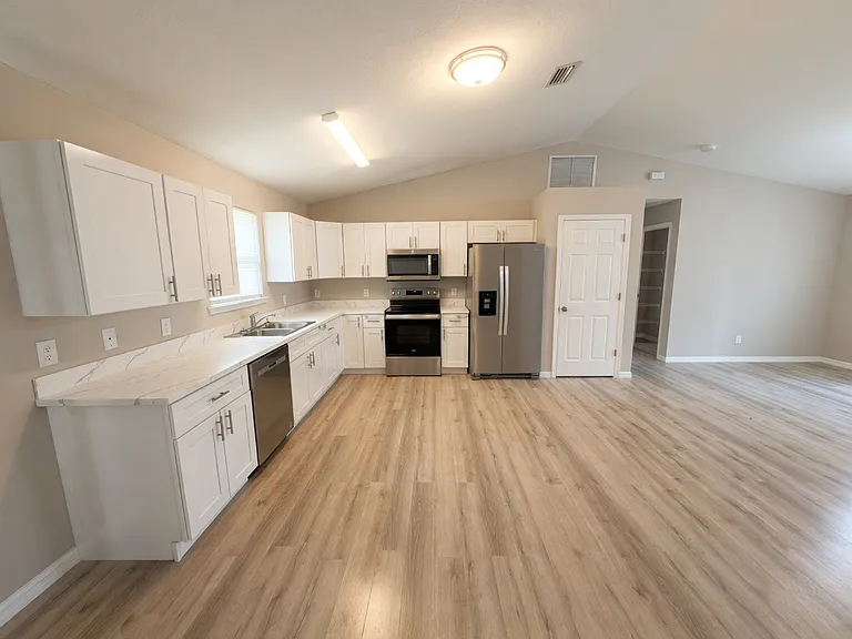 1252 County St E — Photo 2