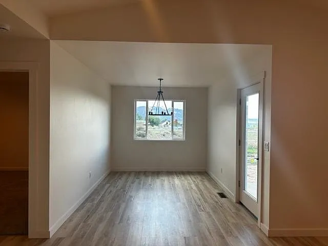 423 Juniper Pl — Photo 5