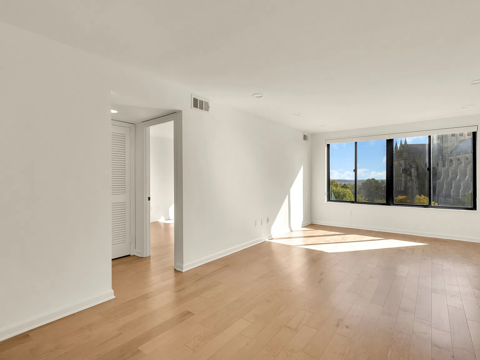 1 bed, 750 sqft, $2,300 — Photo 3