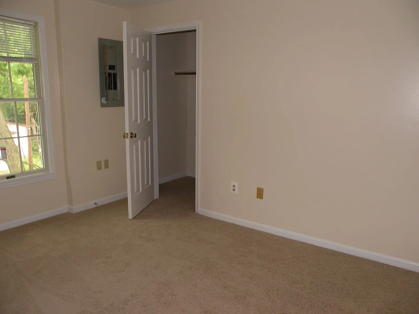 7 Mosby Court — Photo 4