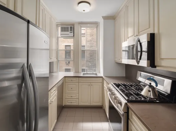 71 Park Avenue image 4 of 8