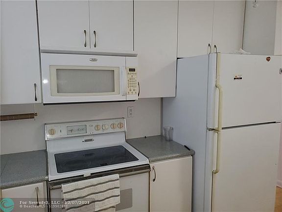 4th image of 9301 Sunrise Lakes Blvd APT 304