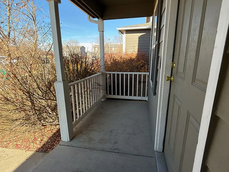1723 Rowan Ln — Photo 2