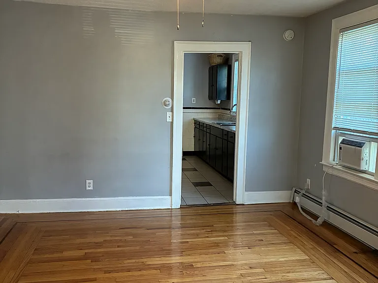 257 Sheffield Ave — Photo 5