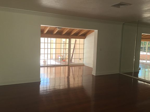 5th image of 326 NE 92nd St