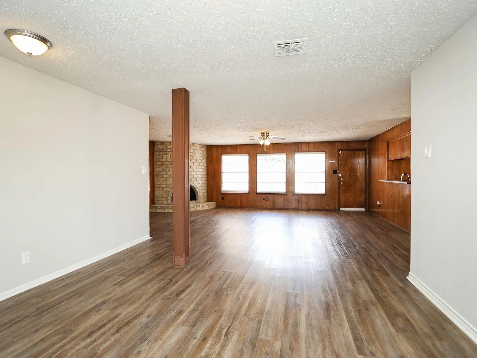 3 bed, 2.0 bath, 2028 sqft, $2,197 — Photo 3