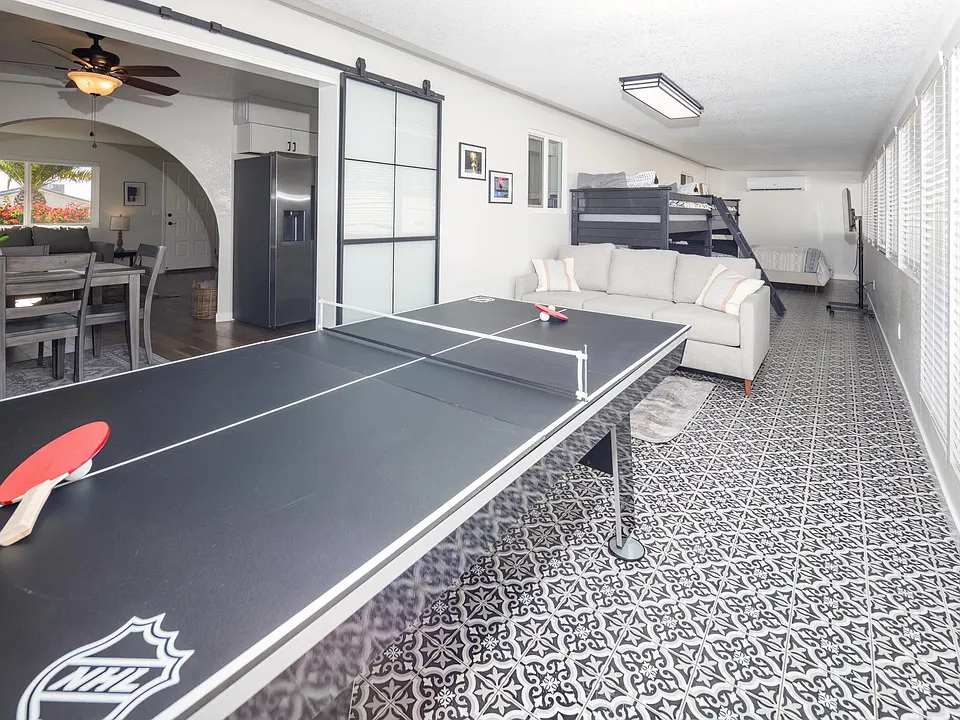 2199 Cosnina Dr