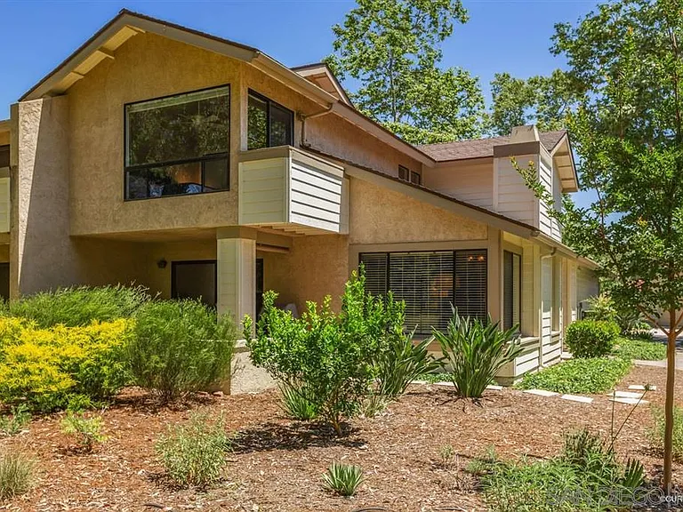 10470 Ridgewater Ln — Photo 2