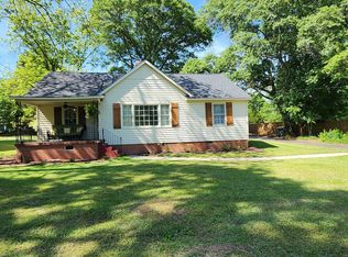 585 Hartwell St, Royston, GA 30662