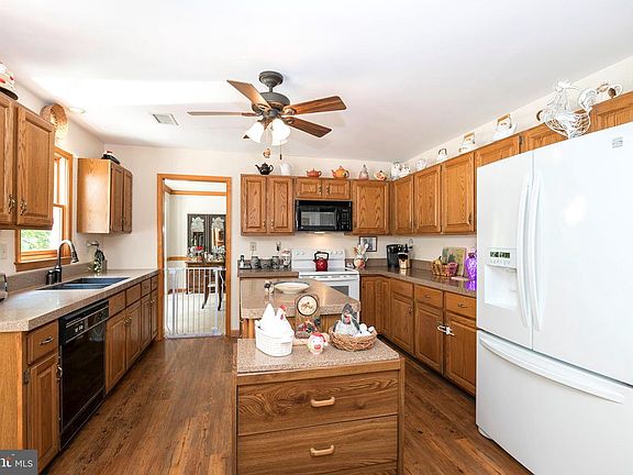 5th image of 807 Robert Dean Dr