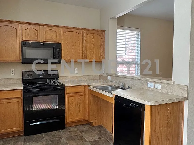 2146 Stonebrook Ln — Photo 6