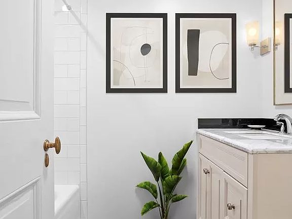 4th image of 150 Central Park S #403