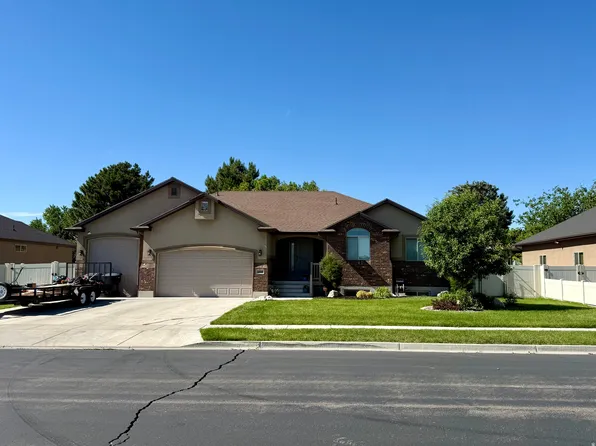 1302 W 2535 N, Clinton, UT 84015