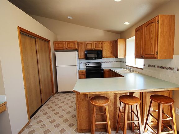 5th image of 715 Sunrise Dr