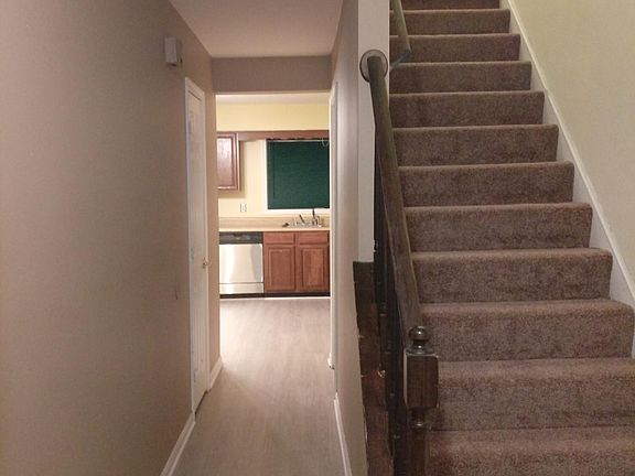 2nd image of 826 Chesney Ln