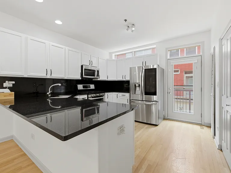 16 S Aberdeen St — Photo 14