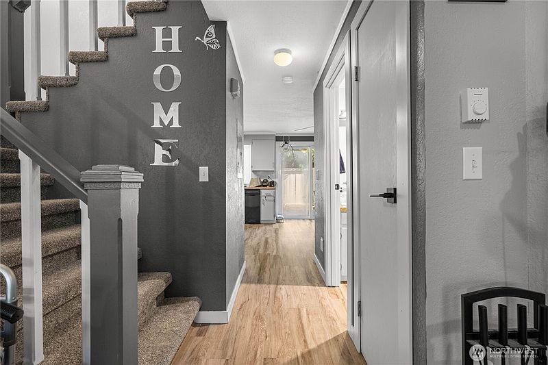 5th image of 2621 Mountain View Avenue W #9B