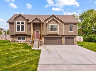 724 NE Todd George Rd, Lees Summit, MO 64086
