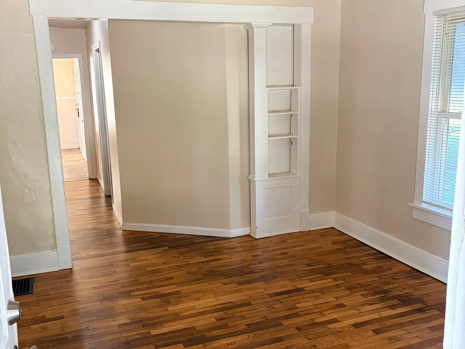 3 bed, 1000 sqft, $1,100 — Photo 3