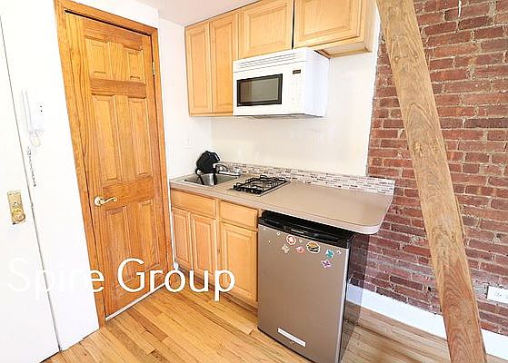 3rd image of 59 W 73rd St APT 15