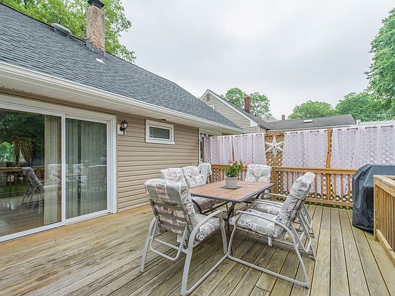 4th image of 5 Peckman Ct