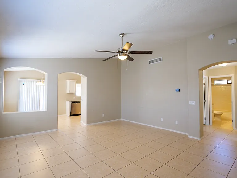 1672 W Wood Crest Ct — Photo 5