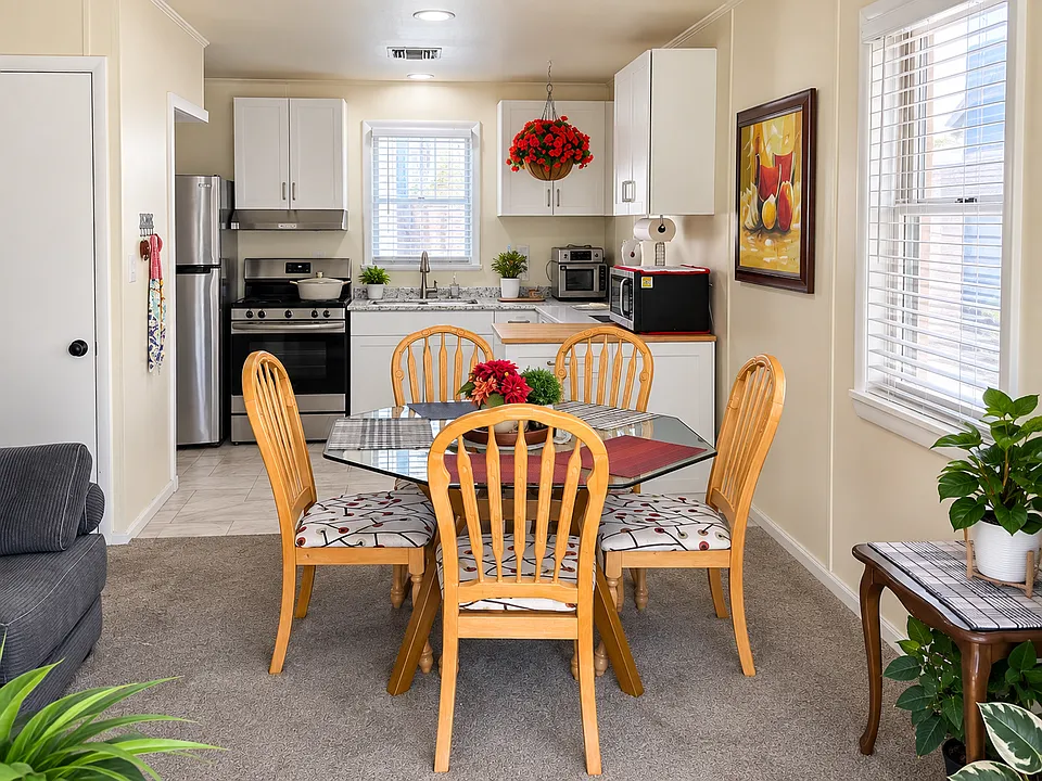 14 E Lancaster Ave #201