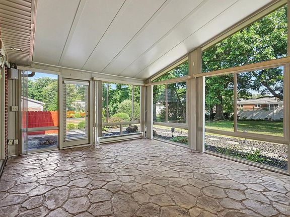 2nd image of 5494 Cleander Dr