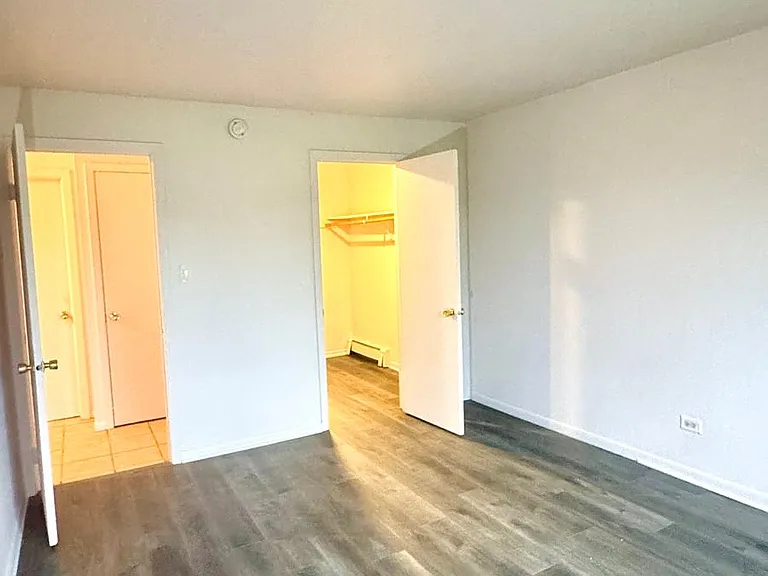 1175 Valley Ln #202 — Photo 6