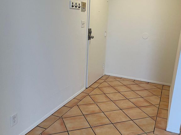 5th image of 3949 33rd St APT 17
