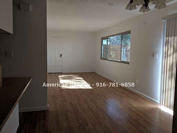 3rd image of 4610 Myrtle Ave