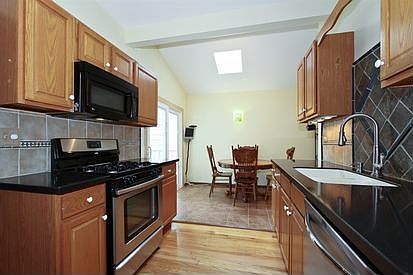 5th image of 12544 Highland Ave