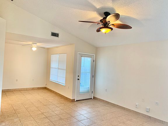 5th image of 5599 Meadow Creek Pl