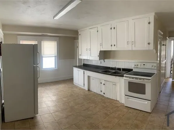2 N Main St #2L, Webster, MA 01570