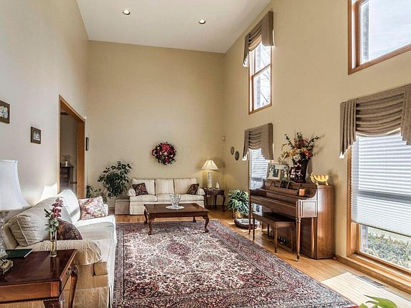 4th image of 4879 Saint Andrews Dr