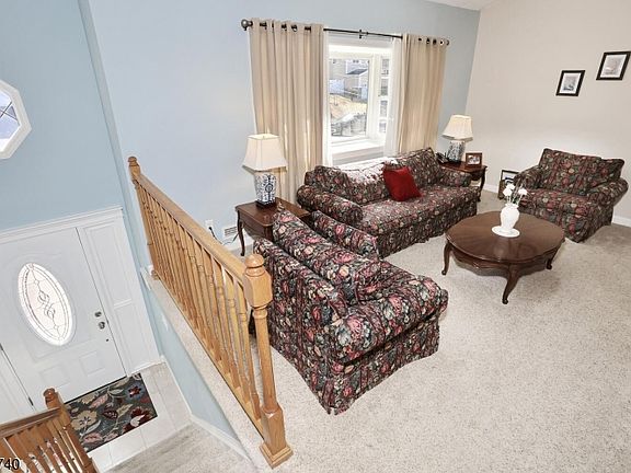 4th image of 79 Highview Ter