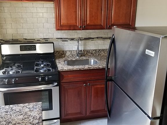 3rd image of 2351 Walton Ave #6C