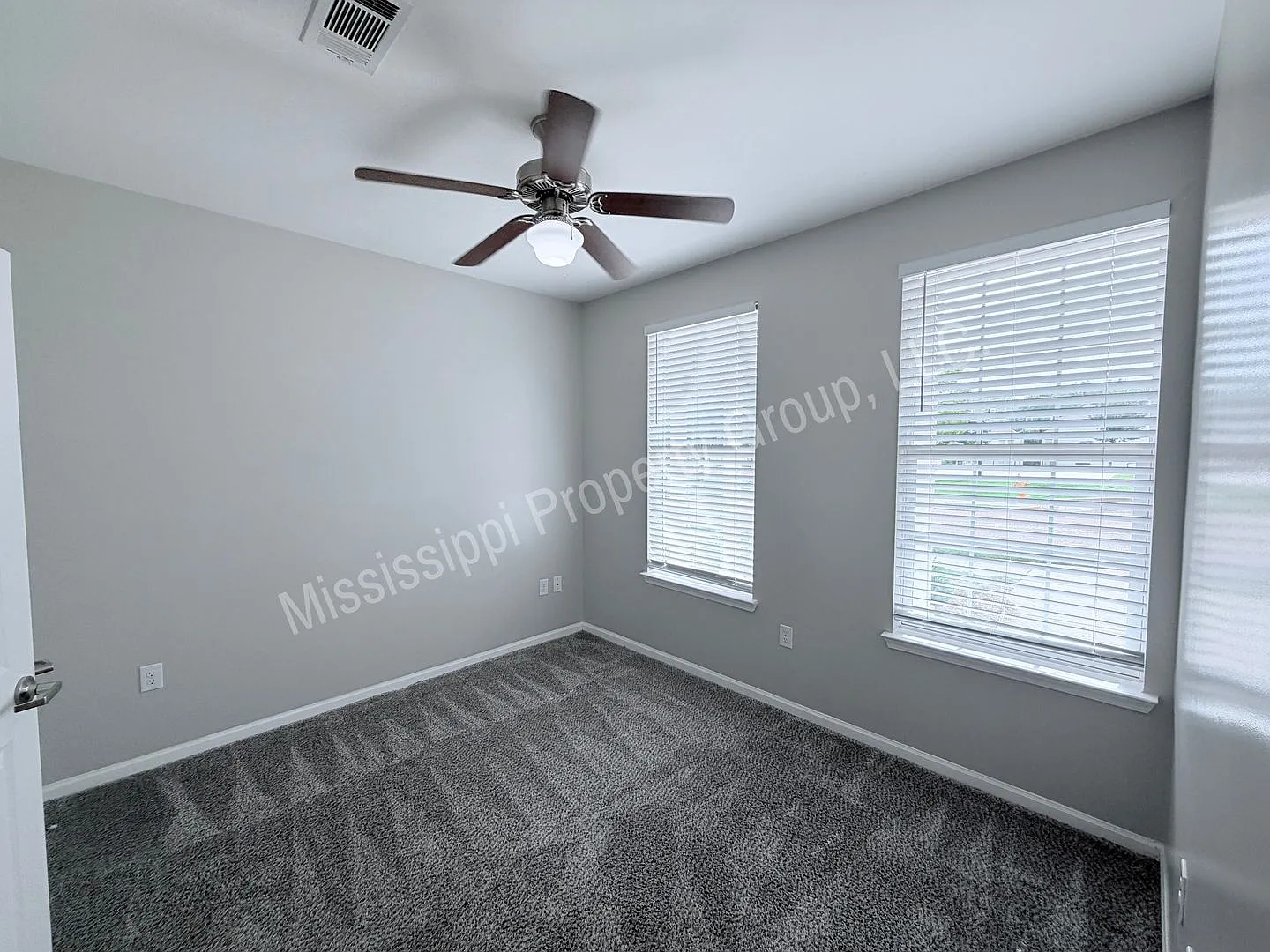 4bd/4.5ba In Rowandale! — Photo 4