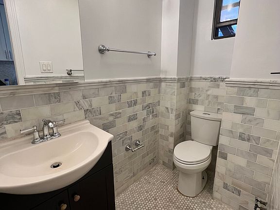5th image of 8 Centre Market Pl APT 2