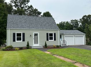 102 Scrub Oak Rd, North Haven, CT 06473