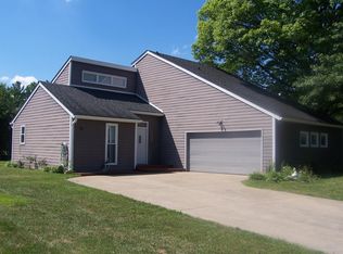 3530 Oriole Dr, Columbus, IN 47203