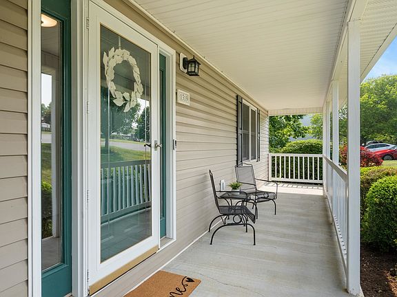 5th image of 1319 Karr Ln
