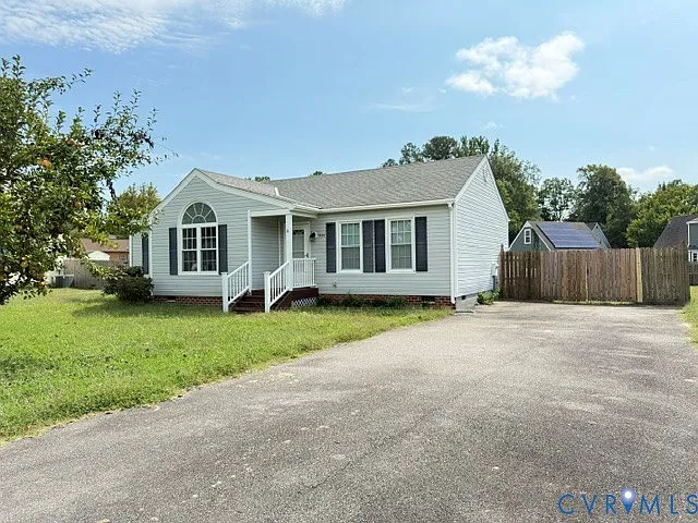3 bed, 1.5 bath, 1126 sqft, $2,095 — Photo 2