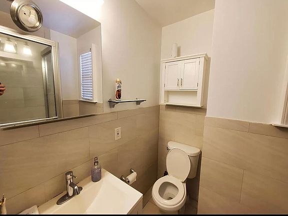 3rd image of 1049 Wilcox Ave #2