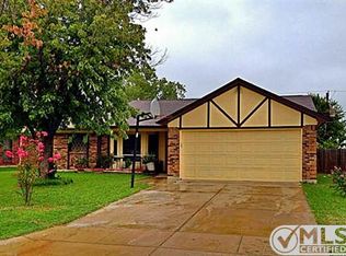 2210 W Parkside Dr, Grand Prairie, TX 75052