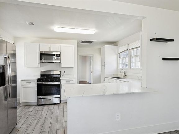 4th image of 4828-30 Condor St