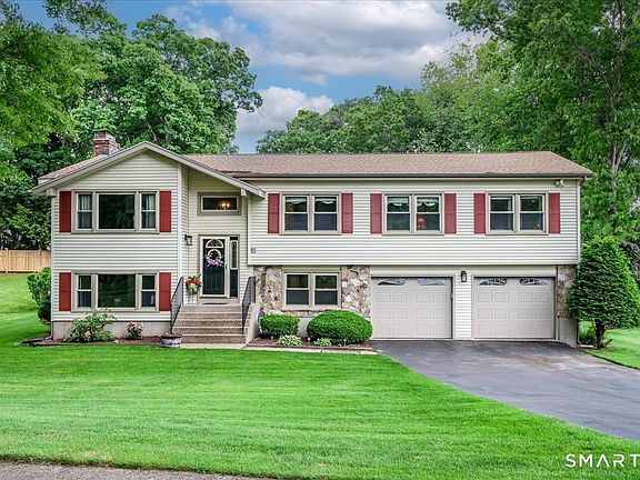 2nd image of 20 Valley Forge Court