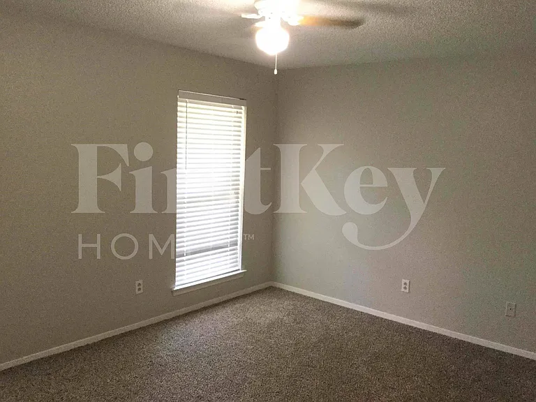 1309 Monterrey Dr — Photo 10