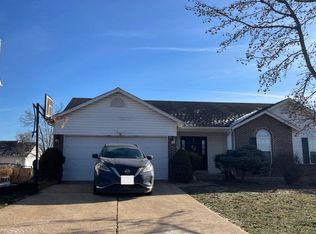 624 Woodland Trails Dr, Saint Peters, MO 63376
